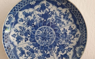 Dish, deep plate (1) - Blue and white - Porcelain - lotus and borders - China - Kangxi (1662-1722)