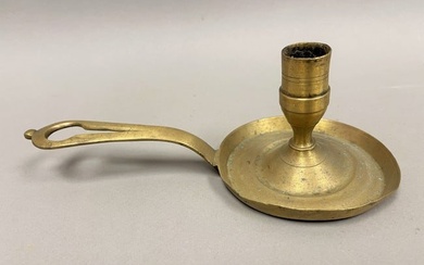 EARLY 19TH C BRASS CHAMBER STICK W/ DECORATIVE HANDLE