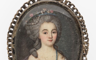 ECOLE FRANCAISE du XVIIIème siècle. Portrait d'élégante en robe bleue et blanche, et collier de...