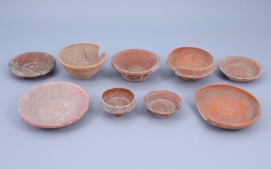 Ensemble de céramiques antiques : - Neuf céramiques sigillées antiques, l’une avec inscription en grec...