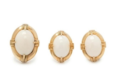 GUMPS, YELLOW GOLD AND WHITE CORAL SET