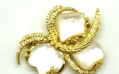 Gold plated Sil Pearl(8.1ct) Brooch