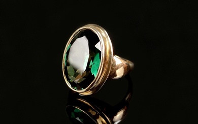 Gold ring, 585/14K yellow gold (hallmarked), total weight 11.42g, large dark green gemstone in the