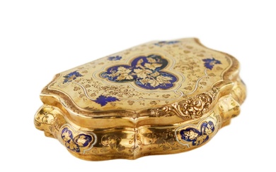Gold snuff box with engraved ornament and blue enamel. 20th...
