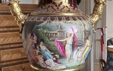 Grand vase balustre en porcelaine de Vienne... - Lot 345 - Villanfray Pommery