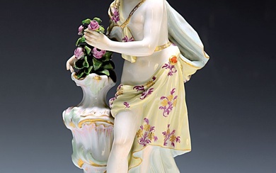 Grande figurine en porcelaine, Meissen, vers 1890/1900, dessinée par Friedrich Elias Meyer, allégorie du printemps,...