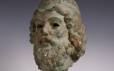 Griekse stijl bronzen buste van een krijger.