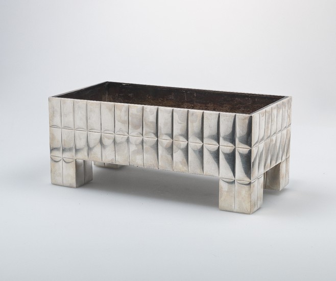 Josef Hoffmann, a centrepiece, presentation on the sideboard with tableware