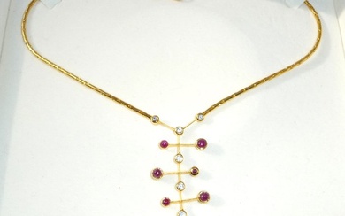 Juwelier Leicht, Pforzheim - Necklace - 18 kt. Yellow gold Diamond (Natural) - Ruby