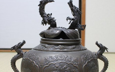 Large and very fine tripod censer with dragon design, signed - with inscribed tomobako - Nomura Ryū'un 野村隆雲 - Censer - Bronze