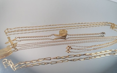 Lot en or jaune comprenant 2 bracelets et 2 chaînettes avec breloques, médaille ou croix....