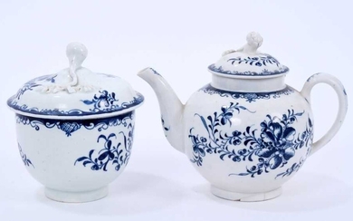 Lowestoft Mansfield pattern teapot and sucrier, both with flower finials, the teapot of globular form with crescent mark and 13.3cm high, the sucrier 12.3cm high