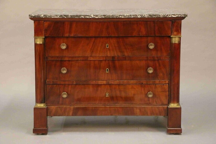 Mahogany veneer COMMODE opening by four drawers. Upright with half columns and bronze rings. Marble top. Empire style, end of the 19th century. (Some restorations, two locks without keys) H : 91 cm W : 113,5 cm D : 57 cm