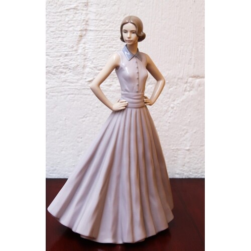 Nao Fine Porcelain Figure of Lady in Evening Dress