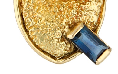No Reserve - Helga Kordt 18K yellow gold stud earrings set with sapphire.