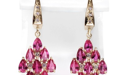 No Reserve Price - 3.70 Carat Ruby & 0.15Ct Diamonds Earrings - Yellow gold 3.70ct. Ruby - Diamond