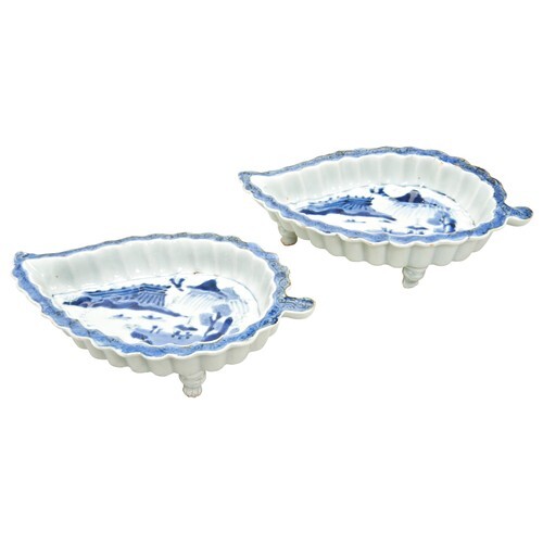 PAIR OF CHINESE EXPORT BLUE AND WHITE SAUCE DISHES QIANLONG ...