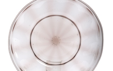 PLAT EN VERRE SOUFFLÉ, VENINI MURANO 1960S avec fond violet transparent. Diamètre cm. 33.