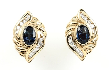 Pair of 14 kt gold earrings with brilliants...
