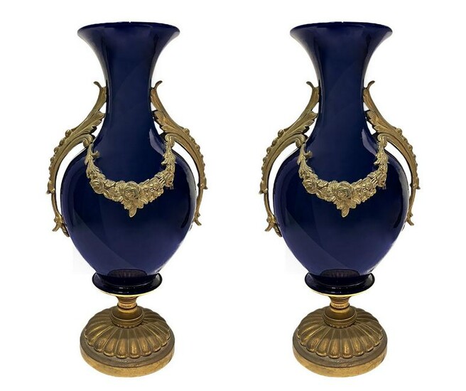 Pair of blue porcelain vases, with gold bronze