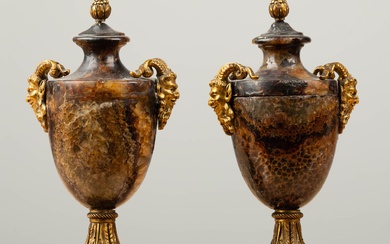 Paire de vases en spath fluor (dit Blue John),... - Lot 45 - Métayer-Mermoz Maison de Ventes aux Enchères Nevers