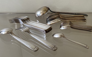 Partie de ménagère de couverts en métal argenté à décor stylisé Art déco. Comprend :...