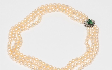 Pearl Chain Necklace, Bracket Gold Integrated Diamonds and Emerald
