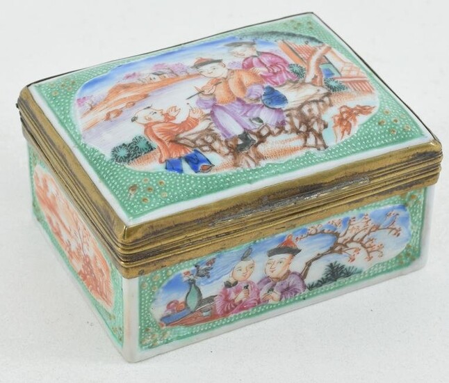 Porcelain box. China. Ca. 1800. Famille rose decoration