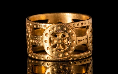 RARE BYZANTINE OPEN-WORK GOLD RING DEPICTING FOUR CROSSES
