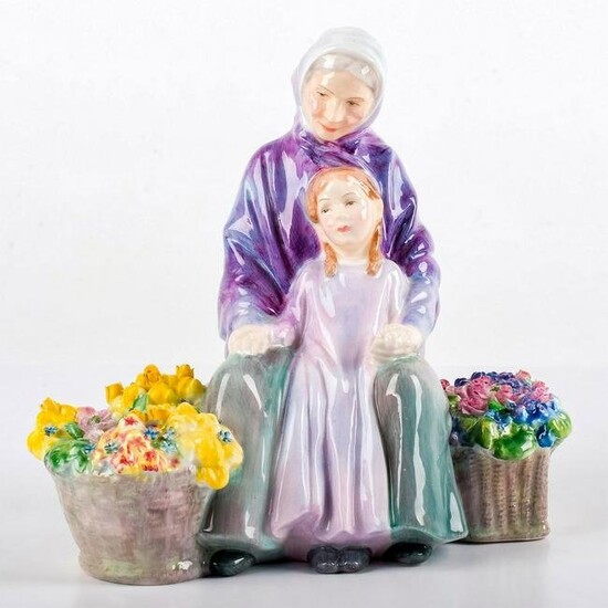 Royal Doulton Figurine, Granny's Heritage HN2031