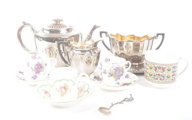 STAFFORDSHIRE / ROYAL DOULTON - COLLECTION OF CHINA ITEMS