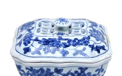 Scatola con coperchio in ceramica bianco blu Cina, XX