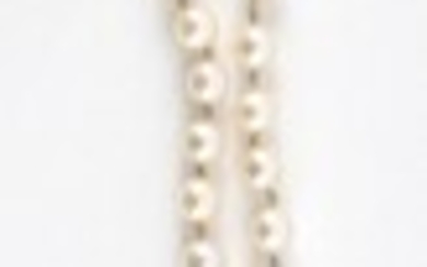 14KT WHITE GOLD AND CULTURED PEARL NECKLACE Mid-20th...