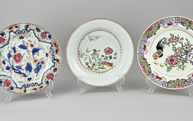 Three Chinese plates Ø 23 - 24 cm.