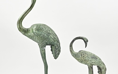 Two large bronze cranes with green patina. 20th century. Size: H 40 - 80 cm....