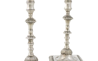 Une paire de bâtonnets à cape en argent de George III, marque de fabrique de...