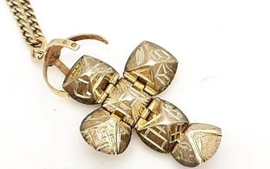 Une rare boule maçonnique ancienne en or jaune 9K attachée à un collier en or...