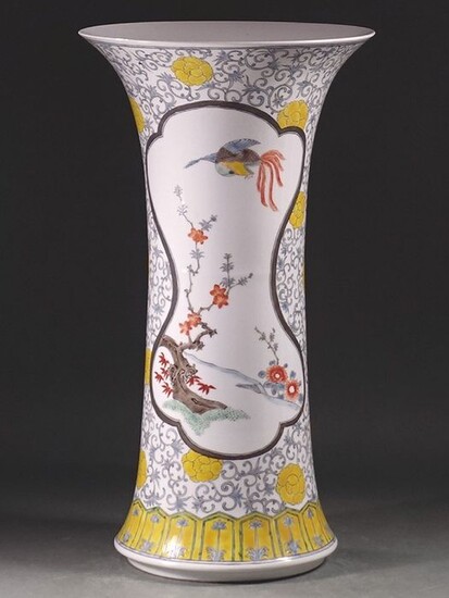 Vase - Arita - Porcelain - Very fine kakiemon style vase - Japan - First half 20th century