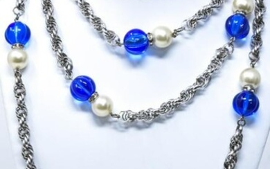 Vintage Silver Tone Necklace w Sapphire Glass