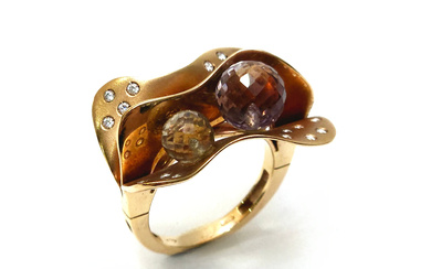 YELLOW GOLD RING WITH DIAMONDS, AMETHYST AND MULTIFACETED QUARTZ.