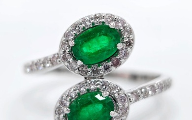 *no reserve* 1.00 ct Green Emerald & 0.50 ct N.Fancy Pink Diamond Ring - 2.92 gr - 14 kt. White gold - Ring - 1.00 ct Emerald - Diamond