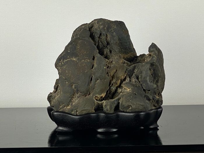 suiseki (1) - Stone - stone basin - Japan - Heisei period (1989-present)