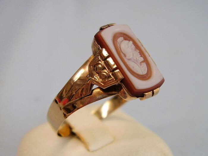 victorianische Handarbeit - 18 kt. Pink gold - Ring - 3.00 ct hand-cut cameo made of ply carnelian