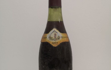1 Bouteille CÔTE-RÔTIE Cuvée réservée - Dervieux-Thaize 1977 Étiquette tachée. Niveau 3cm.