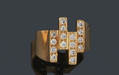 Seal ring with four vertical bands of brilliants in