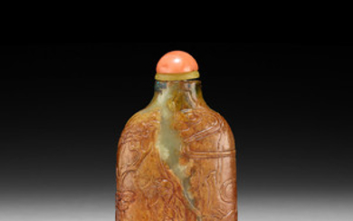 A YELLOW AND RUSSET JADE SNUFF BOTTLE