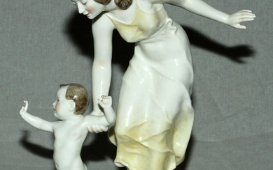 HUTSCHENREUTHER PORCELAIN MOTHER AND CHILD 11.5