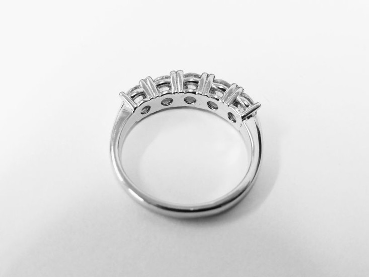 2.50ct diamond five stone ring. 5 x brilliant...