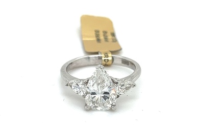 2.61CT DIAMOND RING in 18CT GOLD (Centre Diamond: HRD Certified)