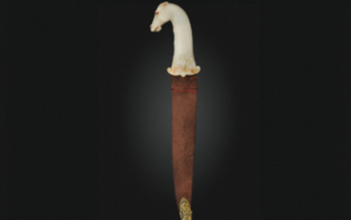 A HORSE-HEADED JADE-HILTED DAGGER WITH SCABBARD, INDIA, POSSIBLY DECCAN, CIRCA 1700